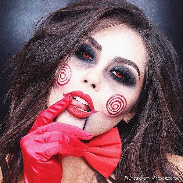 Voc? tamb?m pode se inspirar nos filmes de terror para a maquiagem de Halloween (Foto: Instagram @roxettearisa)